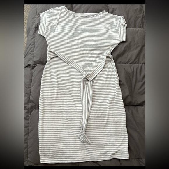 Dresses & Skirts - Comfy Striped Midi Dress with Tie Waist - Size Medium